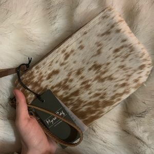 NWT Myra Wristlet :))